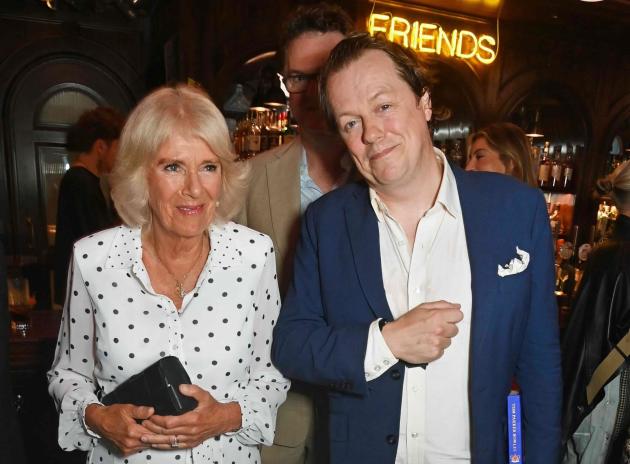 Tom Parker Bowles con la madre Camilla 