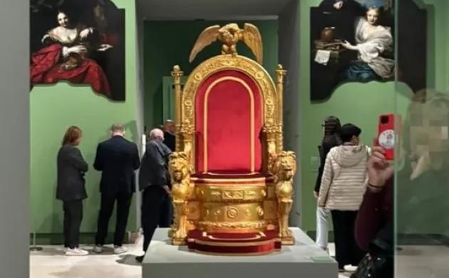 Restaurato il trono dei Savoia conservato al palazzo reale di Napoli