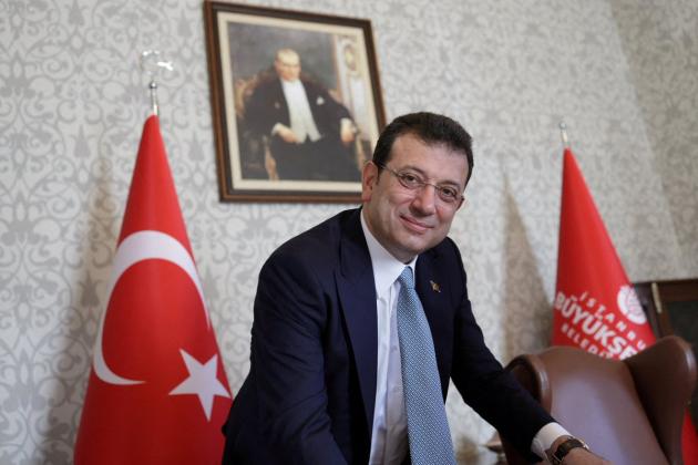 Turchia, chiesti 2532 anni di carcere per ex sindaco Istanbul Imamoglu accusato di 26 reati: da corruzione a riciclaggio a frode