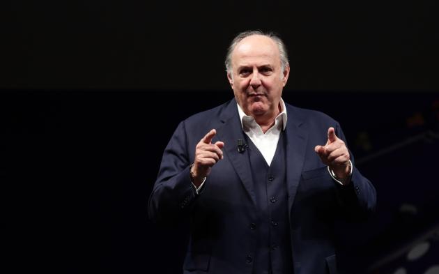 Durante la registrazione della puntata di Caduta Libera,  che andrà in onda domenica 22 ottobre su Canale 5, Gerry Scotti  si sarebbe lamentato  di tutto, dalle domande che non gli piacevano al pubbli