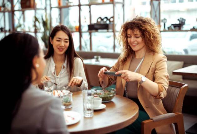 PERSONE ANORMALI - Episodio 37 - Quattro loschi di velluto grigio