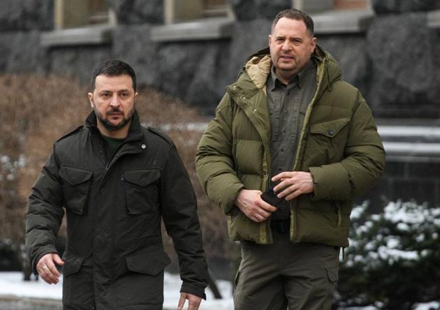 Ucraina, Andriy Yermak dimesso da Capo dell’Ufficio del Presidente dopo perquisizione nella sua abitazione, Zelensky: “Domani consultazioni”