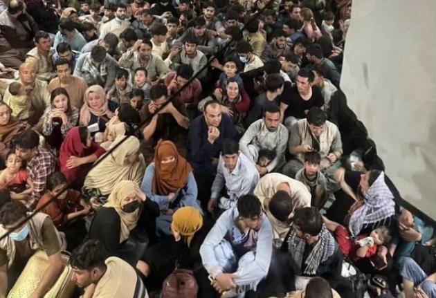 Attentato Usa, amministrazione Trump verso riesame green card stranieri di 19 Paesi, tycoon: "Stop definitivo a immigrazione da Paesi terzomondisti"