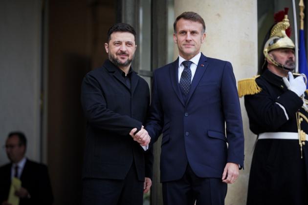 Ucraina, Zelensky allontana la pace dopo l’incontro con Macron: “Mosca non venga ricompensata”, capo dell’Eliseo: “La Russia è una dittatura”