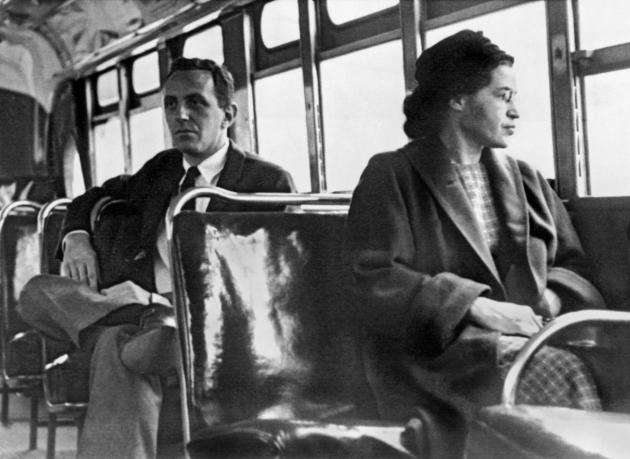 Rosa Parks, quando restare seduti significa ribellarsi: 70 anni dal gesto che ha cambiato la storia della segregazione razziale