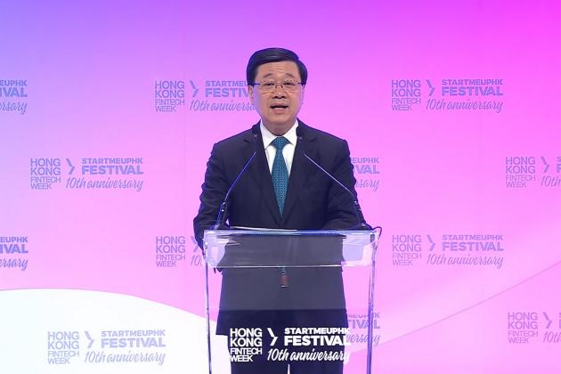 Incendio Hong Kong, governatore: "Ci sarà inchiesta indipendente", 13 le persone arrestate e accusate di omicidio colposo, 151 i morti