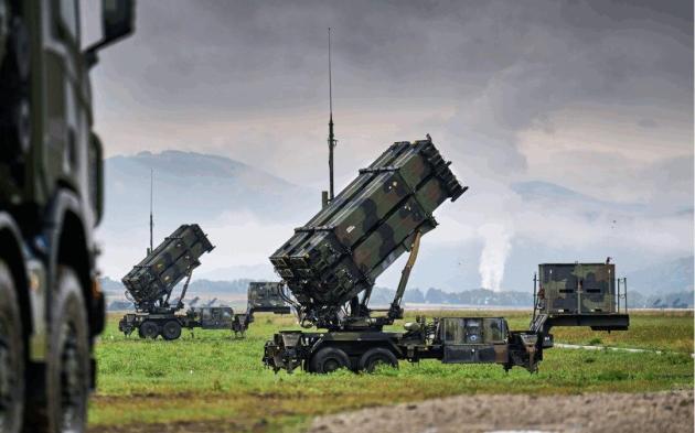 Polonia, Paesi Bassi pronti a disporre sistemi Patriot, 300 soldati e scudi anti-drone per "proteggere" polo Nato a Rzeszów da "minaccia" russa