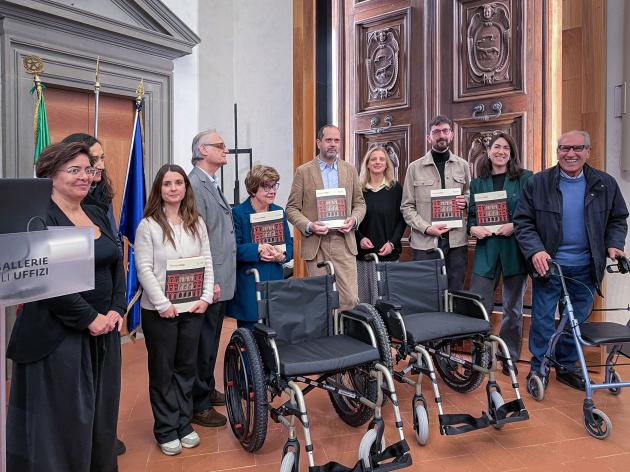 Gallerie degli Uffizi si attrezza con nuove carrozzine per agevolare le persone portatrici di disabilità
