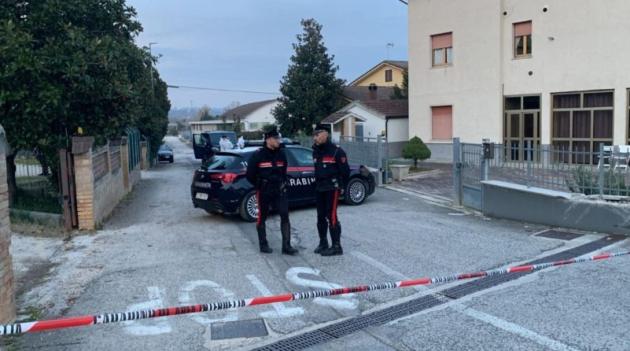 Ancona, 49enne macedone Sadjide Muslija picchiata a morte in casa: in fuga il marito, già arrestato per aver cercato di ucciderla con un'ascia