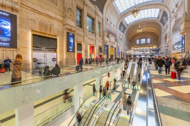 Aperte nuove scale mobili alla Stazione Centrale di Milano, sul lato di Piazza IV Novembre, grazie al contributo di Gruppo FS Italiane
