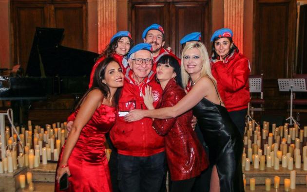 Rosmy incanta Milano: alla Sala Barozzi emoziona La Voce della Bellezza. Una performance intensa nella Giornata contro la violenza sulle donne che conquista il pubblico presente 