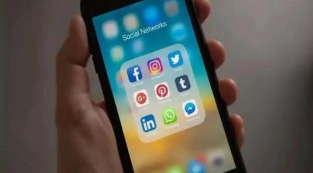 Uk verso divieto social ad under 16 come Australia, Starmer apre a proposta di legge: &ldquo;Dobbiamo fare di pi&ugrave; per tutelare i nostri figli&rdquo;