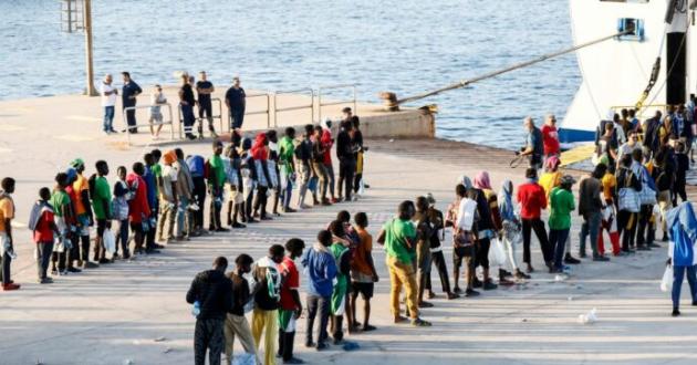 Migranti, Consiglio Ue approva nuovo regolamento: rimpatri accelerati e hub nei Paesi Terzi Sicuri, archiviate regole di Dublino 