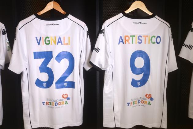 Fondazione Theodora e Spezia Calcio per la prima volta in Serie B con maglie speciali dedicate ai bambini ospedalizzati