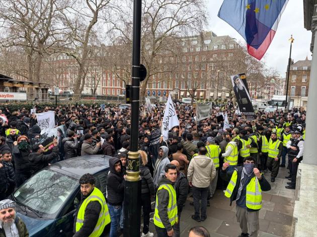 Londra, protesta davanti all&rsquo;Ambasciata italiana per la liberazione di Mullah Krekar, il jihadista condannato per terrorismo
