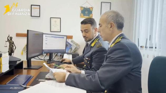 Pomigliano D'Arco (Na), luce di 326 lampioni privati pagata dall'amministrazione comunale; GdF contesta danno erariale per circa &euro;66mln a 4 funzionari