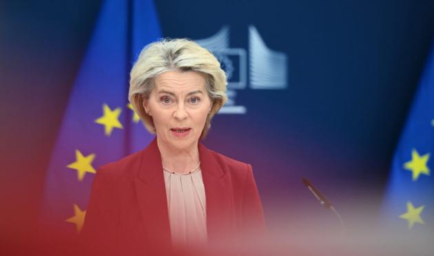 Ursula von der Leyen: "La pace &egrave; finita, prepararsi a guerra ibrida"; l'Europa pronta a combattere contro la Russia di Putin?