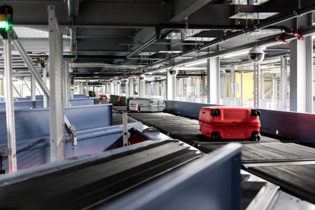 Leonardo, investe oltre $120 milioni per supportare operazioni aeroportuali negli Stati Uniti, focus sistemi avanzati gestione bagagli 