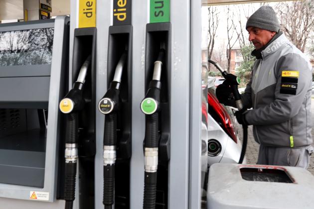 Manovra, dall'accisa su diesel a 4,05 centesimi &euro; al litro all'aliquota rc auto su infortuni al conducente dal 2,5% al 12,5%, tutti gli aumenti