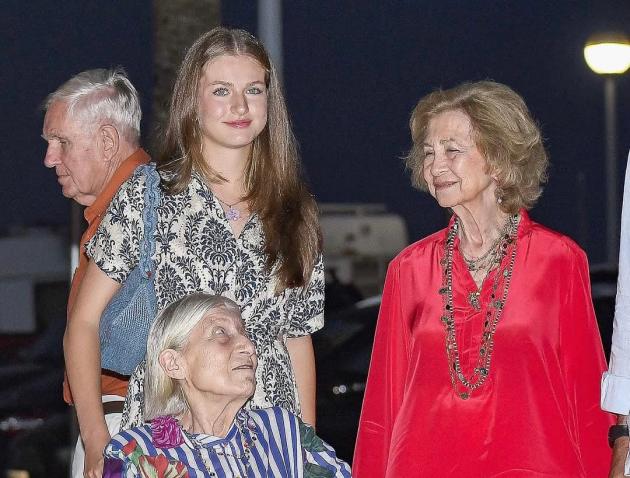 La principessa Tatiana Radziwill con Sofia e Leonor di Spagna a Palma di Maiorca