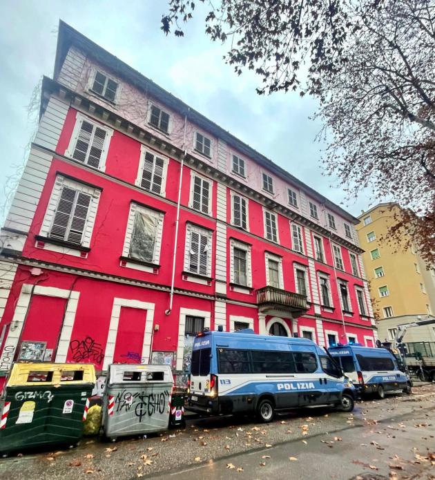 Torino, Askatasuna centro sociale autogestito nato nel 1996 dall&rsquo;area dell&rsquo;autonomia, gestito da collettivi antagonisti e attivo nel tessuto urbano cittadino