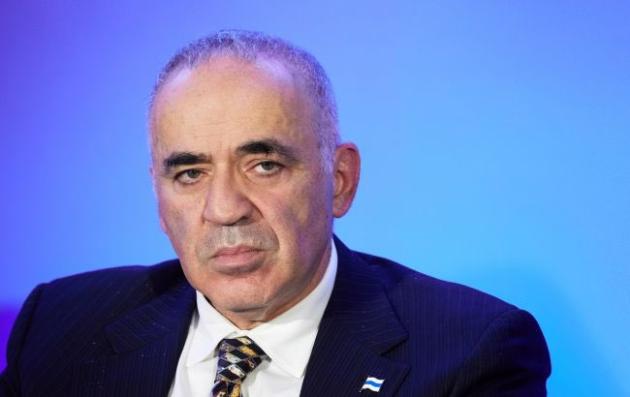 Russia, ordinato arresto in contumacia per scacchista 62enne Garry Kasparov, oppositore di Putin accusato di &ldquo;apologia del terrorismo&rdquo;