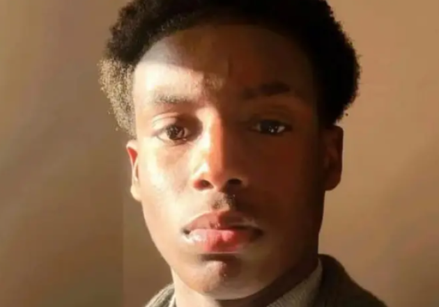 Pordenone, 15enne Paul Ampong morto per "malore improvviso" mentre giocava a calcio: colto da arresto cardiaco dopo scontro con avversario