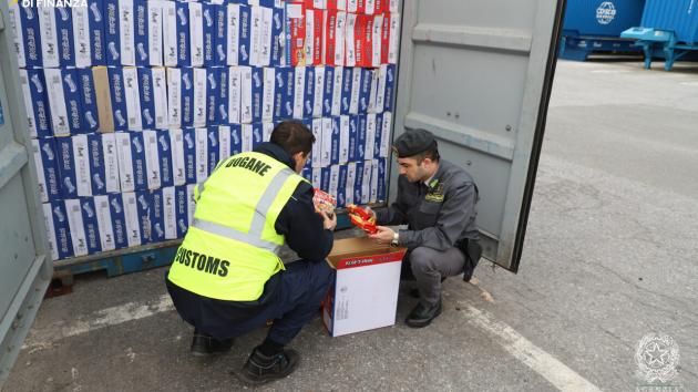 Genova, sequestrate 85mila confezioni di noodles istantanei in porto, contenevano proteine animali vietate