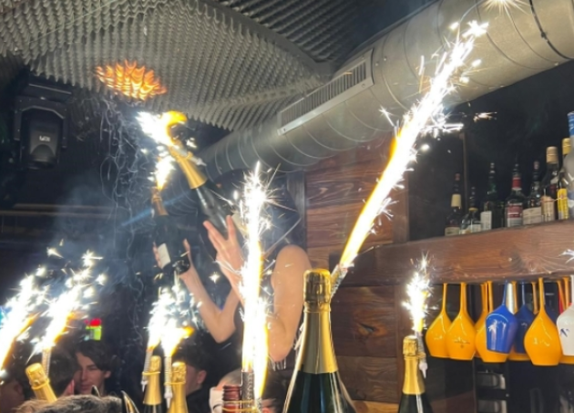 Crans Montana, dai pannelli fonoassorbenti "altamente infiammabili", alla scala larga 1m unica via d'uscita: i dettagli dell'inchiesta elvetica