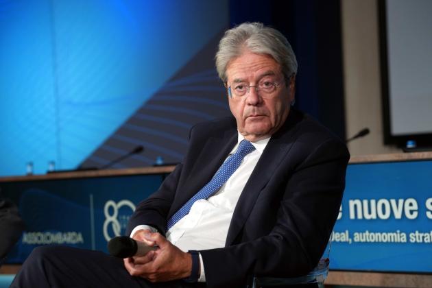 Usa, Gentiloni: "La rinuncia a un ruolo globale mina le basi della superpotenza americana", i dem approvano l'uso della forza militare