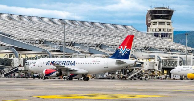 Grecia, chiuso spazio aereo per guasto ai sistemi di radiofrequenza: a Sharm El-Sheik cancellati tre voli e bloccati 600 italiani 