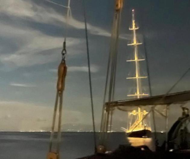 Bayesian, albero gi&agrave; inclinato dalle 21:48 su lato dell'affondamento,  mooring whips aperti, protocollo di sicurezza anomalo