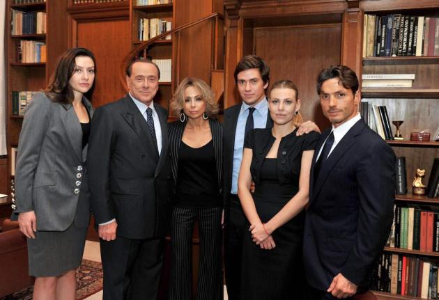 Berlusconi, scatta la prima maxi cedola, distribuzione di dividendi da 65 milioni di euro ai 5 eredi dalle holding di famiglia