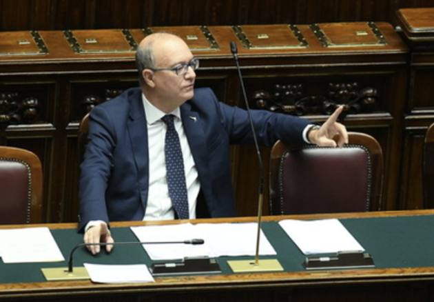 Violenza a scuola, inasprimento misure di sicurezza per alunni, Valditara: &ldquo;Metal detector negli istituti pi&ugrave; a rischio&rdquo; 