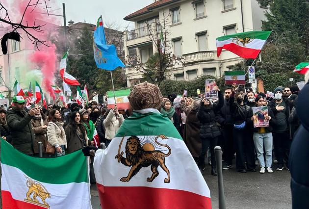 Iran, la rivolta che l&rsquo;Occidente finge di non vedere: da Milano la voce di un popolo sotto repressione