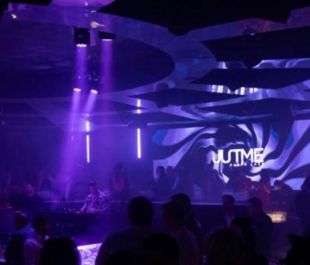 Il  JustMe Garda Lake organizza la serata Ritmo, dj set di Mitch, Leo Mora e Ardex, ritmi reaggaeton, latin urban, commerciale, hit internazionali