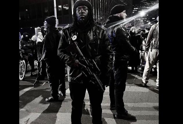 USA, tornano le Black Panthers armate nelle strade: "Difendiamo i quartieri dagli agenti ICE e DHS, con noi la gente si sente pi&ugrave; sicura&rdquo;