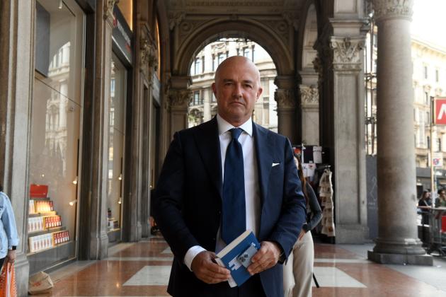 Gianluigi Nuzzi torna in teatro con La Fabbrica degli Innocenti, un viaggio attraverso i casi di cronaca italiana tra inediti e fake news