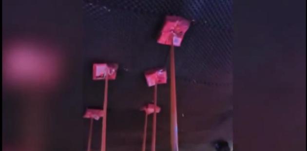 Crans-Montana, pannelli in schiuma del soffitto scollati gi&agrave; prima di Capodanno, le prove nella chat tra il gestore Ga&euml;tan e Moretti 