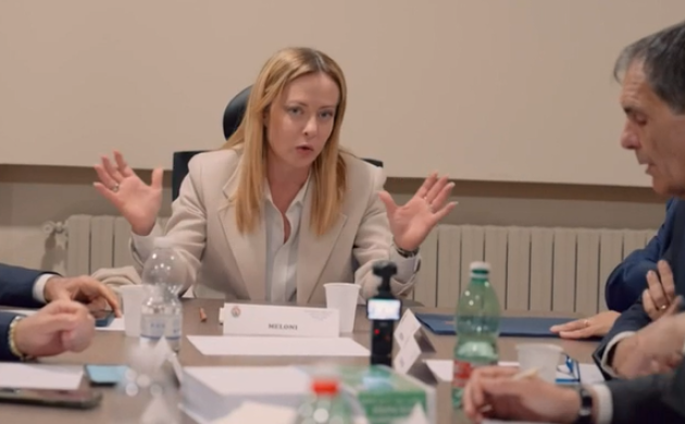 Niscemi, Meloni nelle aree colpite: "Agiremo velocemente, &euro;100mln &egrave; un primissimo stanziamento"; s'indaga per disastro colposo e danneggiamento