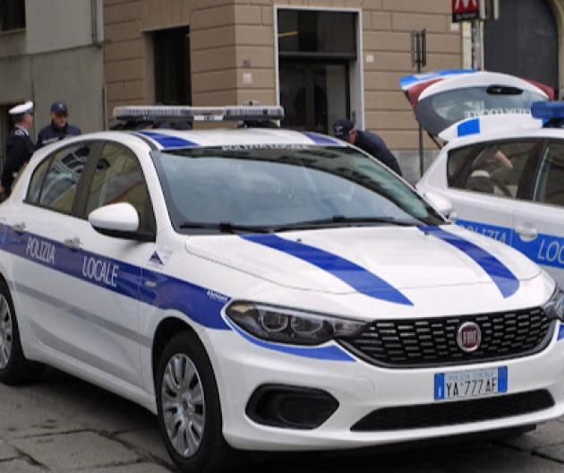 Genova, parcheggia l'automobile con il finestrino abbassato, il vigile urbano gli fa una multa da 42 euro