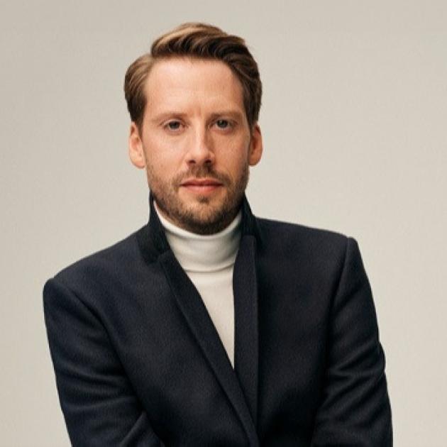 H&M, 2025 chiuso con ricavi netti a &euro;21,6 miliardi (-2,7% sul 2024) e utile operativo stabile a &euro;1,7 miliardi