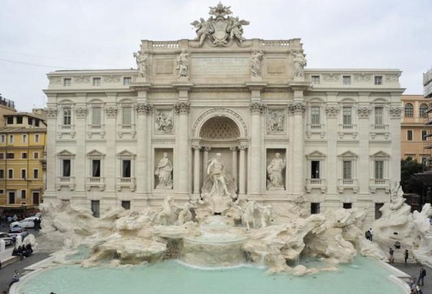 Fontana di Trevi, da oggi il biglietto d'ingresso obbligatorio da 2 euro voluto dal Comune di Roma