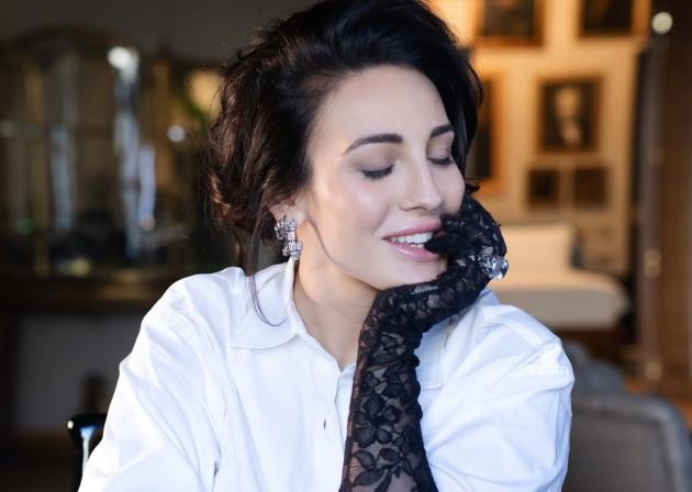 Francesca Manzini si &ldquo;sbottona&rdquo; ai microfoni de Il Giornale d&rsquo;Italia: Epstein, Jerry Scotti e Corona (Esclusiva)