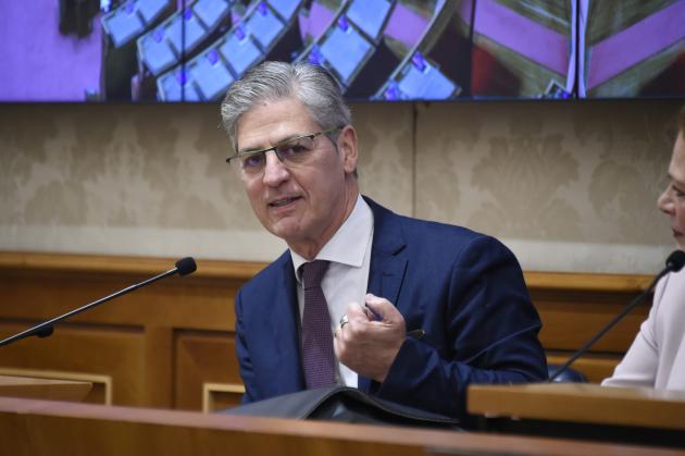 Olimpiadi Milano-Cortina 2026, Paolo Petrecca fermato dalla Rai dopo le gaffe: "Non condurr&agrave; la cerimonia di chiusura"