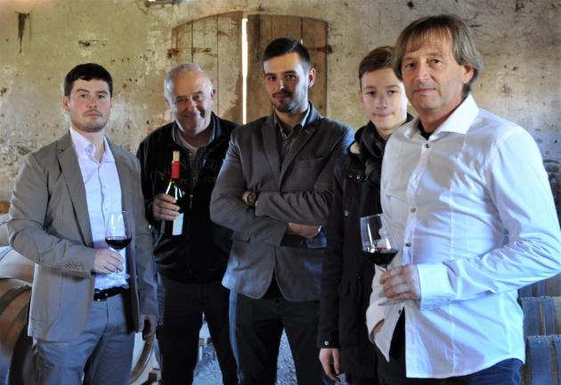 L&rsquo;Azienda vitivinicola Reguta di Giuseppe e Luigi Anselmi, fondata negli anni &rsquo;20, vanta oggi 250 ettari di vigneti e un agriturismo