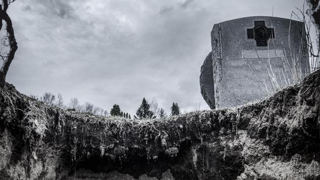 Foibe, memoria selettiva e propaganda: come la destra trasforma una tragedia storica in un luna park identitario a uso elettorale
