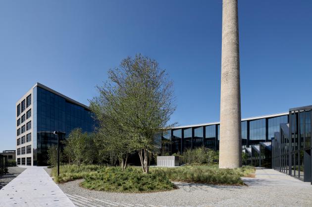 Casa Moncler a Milano, oltre 14.000 m&sup2; di pavimentazione tessile Ege Carpets realizzata con scarti dei prodotti Moncler e soluzioni impiantistiche ad "alta efficienza energetica"