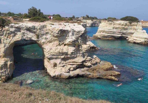 L'arco degli innamorati di Melendugno, in Puglia, crolla in mare nel giorno di San Valentino