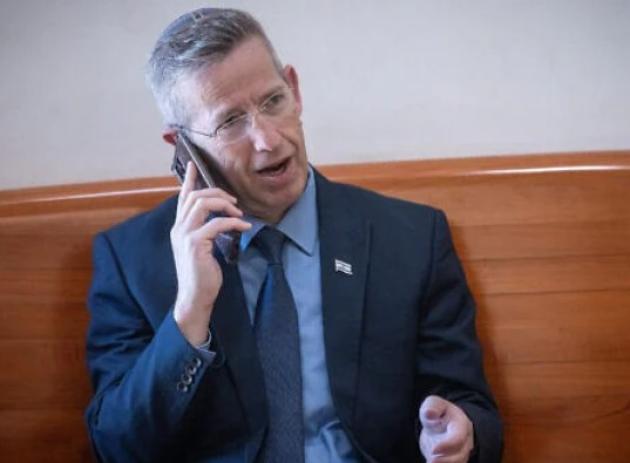 Gaza, segretario israeliano Fuchs lancia l'ultimatum e minaccia: "Hamas ha 60 giorni per disarmarsi, altrimenti torneremo in guerra" 